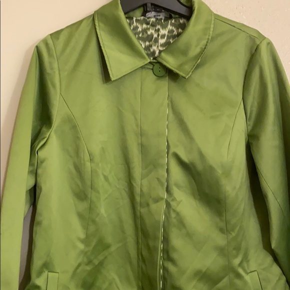 Water ResistantReversibleSolid to PrintSatinJacket - Picture 2 of 6